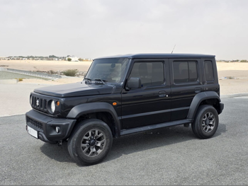 سوزوكي  جمني  2024  اوتوماتيك  23,000 كم  4 سلندر  دفع رباعي  اس يو في  أسود