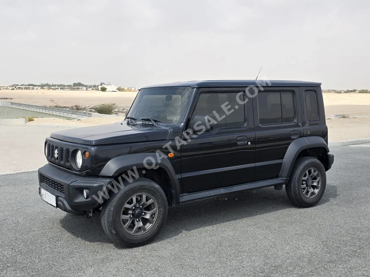 سوزوكي  جمني  2024  اوتوماتيك  23,000 كم  4 سلندر  دفع رباعي  اس يو في  أسود