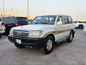 تويوتا  لاند كروزر  جي اكس  2006  عادي  166,000 كم  6 سلندر  دفع رباعي  اس يو في  أبيض