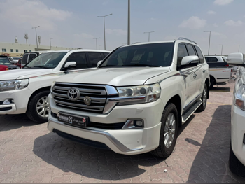تويوتا  لاند كروزر  جي اكس ار  2018  اوتوماتيك  307,000 كم  6 سلندر  دفع رباعي  اس يو في  أبيض