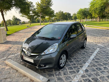 هوندا  جـاز  2014  اوتوماتيك  119,000 كم  4 سلندر  دفع رباعي  هاتشباك  رمادي