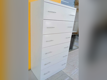 وحدات الأدراج أبيض