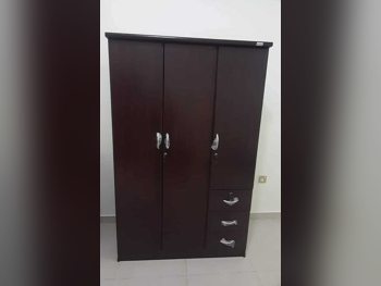 خزائن ودواليب الملابس والزينة - دوحة فيرنيتشر  - خزائن  - بنى