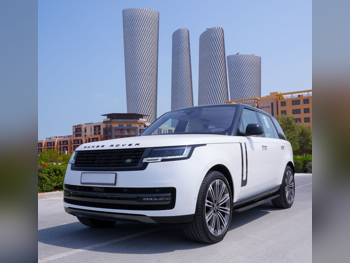 Land Rover  Range Rover  Vogue HSE  2023  Automatic  60,700 Km  6 Cylinder  Four Wheel Drive (4WD)  SUV  White  With Warranty