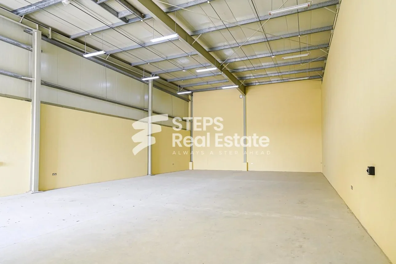 مخازن و مستودعات - الوكرة  - بركة العوامر  -المساحة: 300 متر مربع