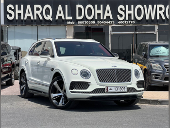 بنتلي  بينتايجا  2017  اوتوماتيك  85,000 كم  12 سلندر  دفع رباعي  اس يو في  أبيض