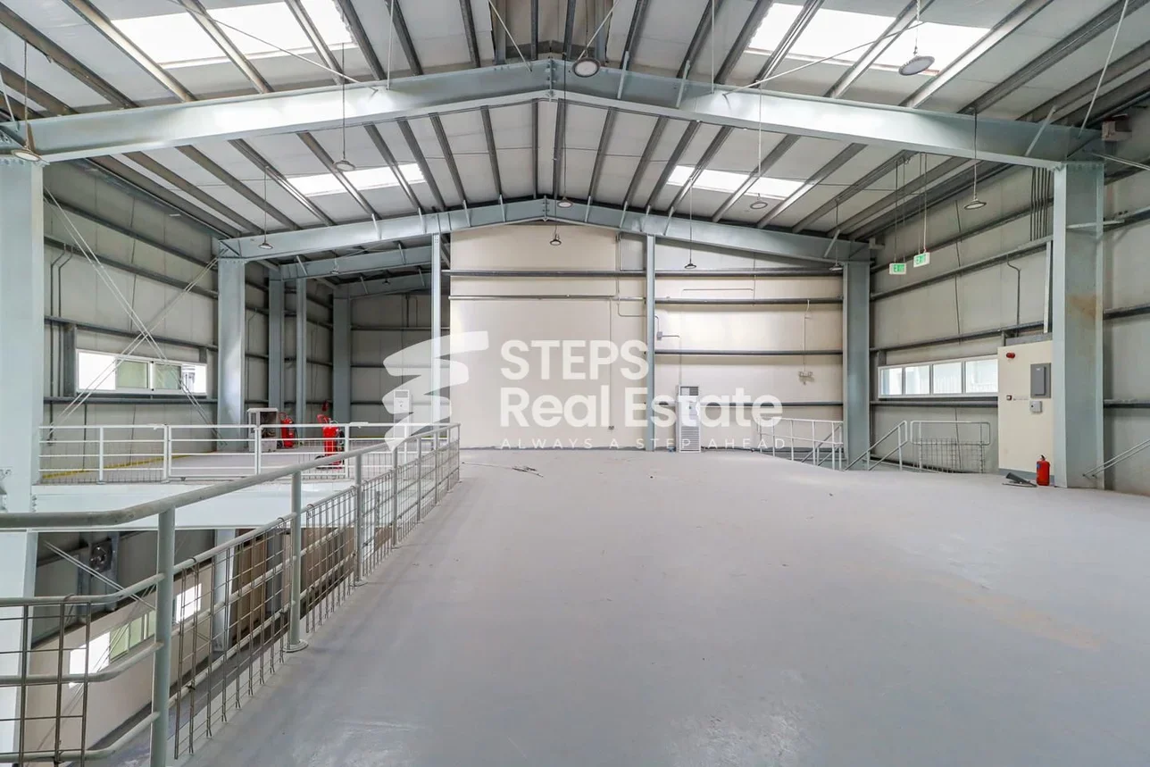 مخازن و مستودعات - الوكرة  - بركة العوامر  -المساحة: 1000 متر مربع