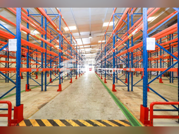 مخازن و مستودعات - الريان  - المنطقة الصناعية  -المساحة: 3550 متر مربع