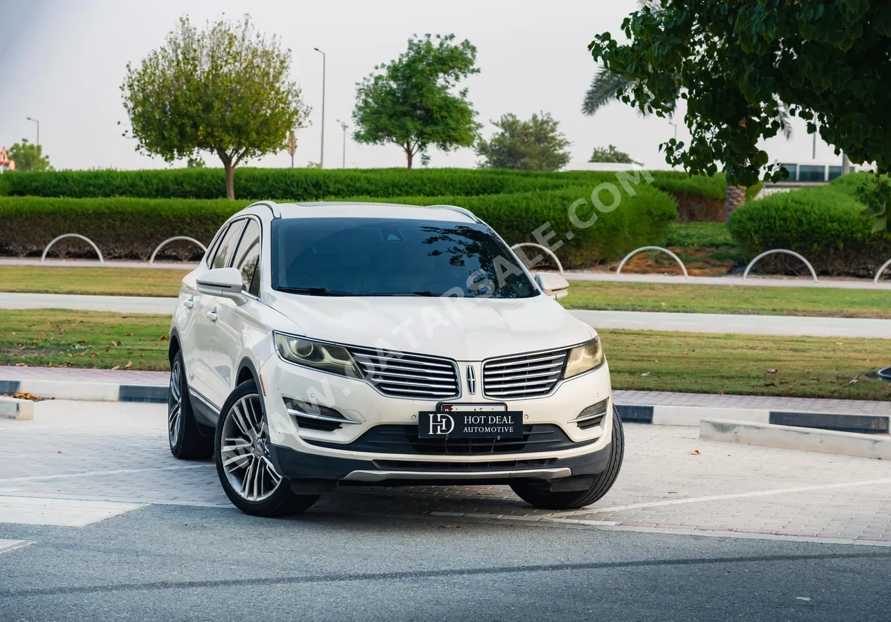 Lincoln  MKC  2015  Automatic  98,500 Km  4 Cylinder  All Wheel Drive (AWD)  SUV  White