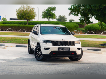 Jeep  Grand Cherokee  trail hock  2017  Automatic  131,000 Km  6 Cylinder  Four Wheel Drive (4WD)  SUV  White