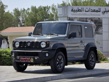 سوزوكي  جمني  2025  اوتوماتيك  2,500 كم  4 سلندر  دفع رباعي  اس يو في  رمادي  تحت الضمان