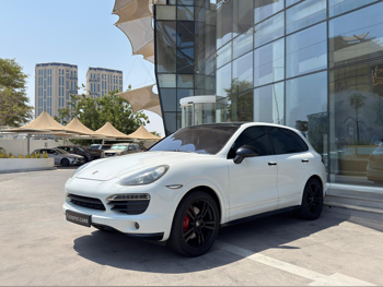 بورش  كيان  اس  2012  اوتوماتيك  167,000 كم  8 سلندر  دفع رباعي  اس يو في  أبيض