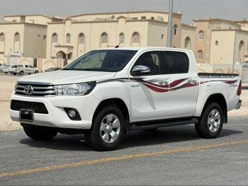 Toyota  Hilux  SR5  2017  Manual  154,000 Km  4 Cylinder  Four Wheel Drive (4WD)  Pick Up  White