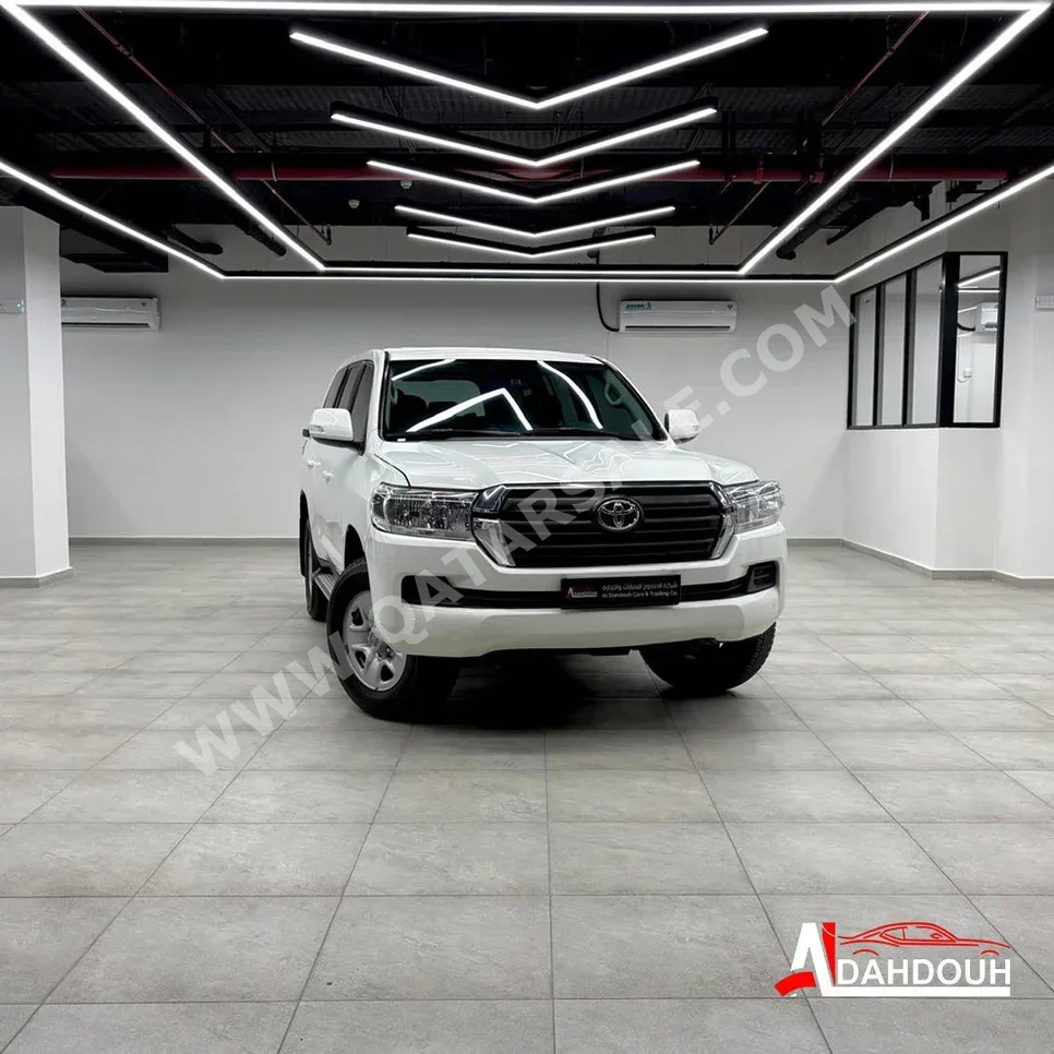 تويوتا  لاند كروزر  جي اكس  2021  اوتوماتيك  224,000 كم  6 سلندر  دفع رباعي  اس يو في  أبيض