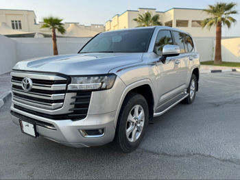 تويوتا  لاند كروزر  جي اكس ار توين توربو  2024  اوتوماتيك  62,000 كم  6 سلندر  دفع رباعي  اس يو في  فضي  تحت الضمان
