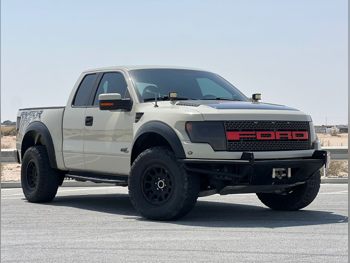 Ford  Raptor  SVT  2014  Automatic  250,000 Km  8 Cylinder  Four Wheel Drive (4WD)  Pick Up  Beige
