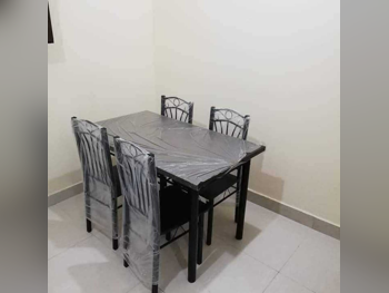 طاولة طعام مع كراسي  - بنى  - ألمانيا  - 4 مقاعد