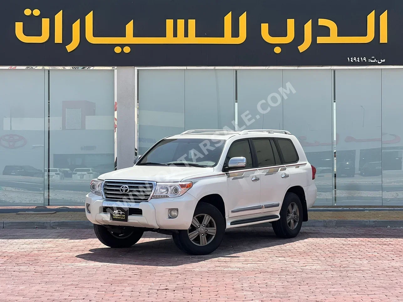 تويوتا  لاند كروزر  جي اكس ار  2013  اوتوماتيك  169,000 كم  8 سلندر  دفع رباعي  اس يو في  أبيض