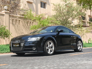 اودي  تي تي  أس  2013  اوتوماتيك  230,000 كم  4 سلندر  دفع كلي مستمر  كوبيه \ سبورت  أسود