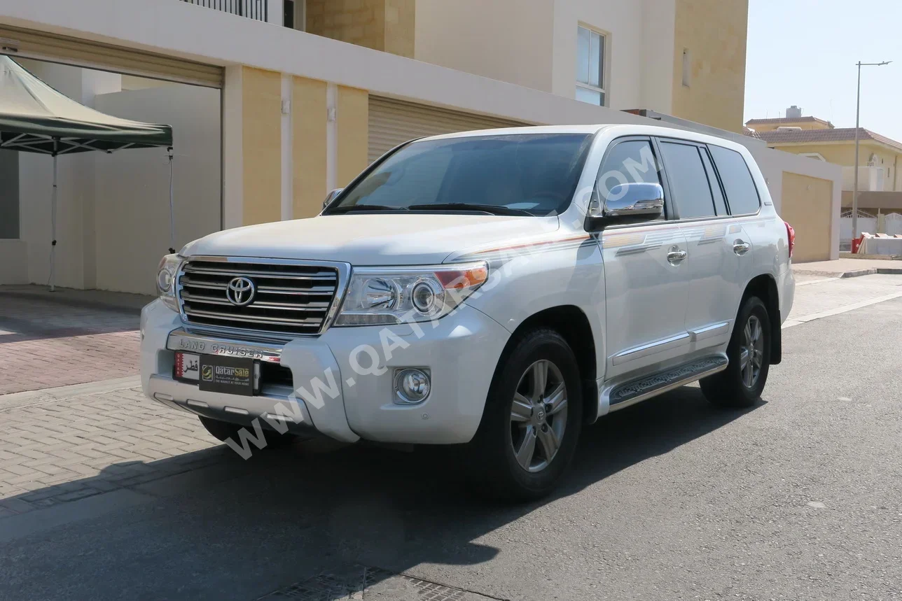 Toyota  Land Cruiser  GXR  2015  Automatic  122,000 Km  8 Cylinder  Four Wheel Drive (4WD)  SUV  Pearl