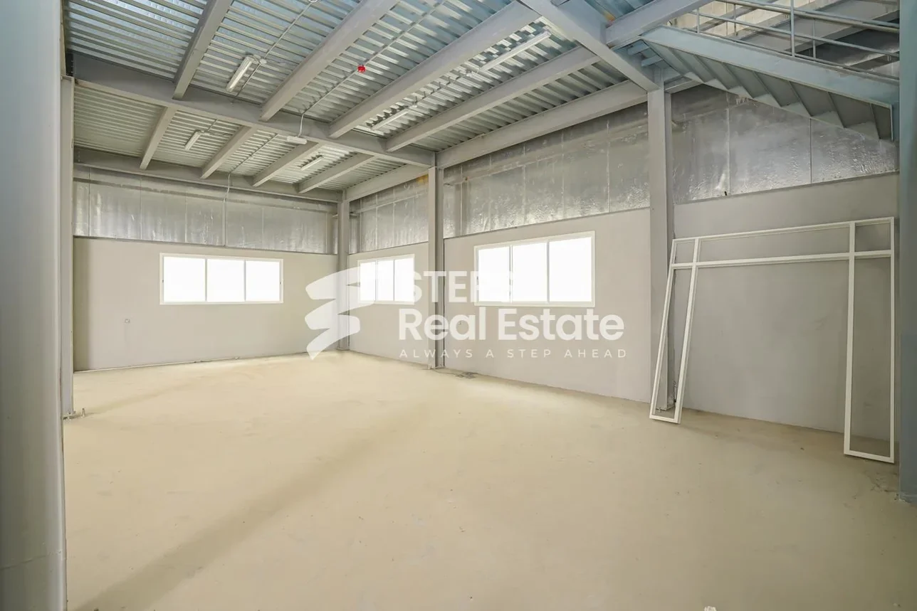 مخازن و مستودعات - الوكرة  - بركة العوامر  -المساحة: 1400 متر مربع