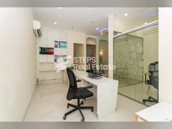 مكاتب تجارية - مفروشة بالكامل  - الدوحة  - أم غويلينة