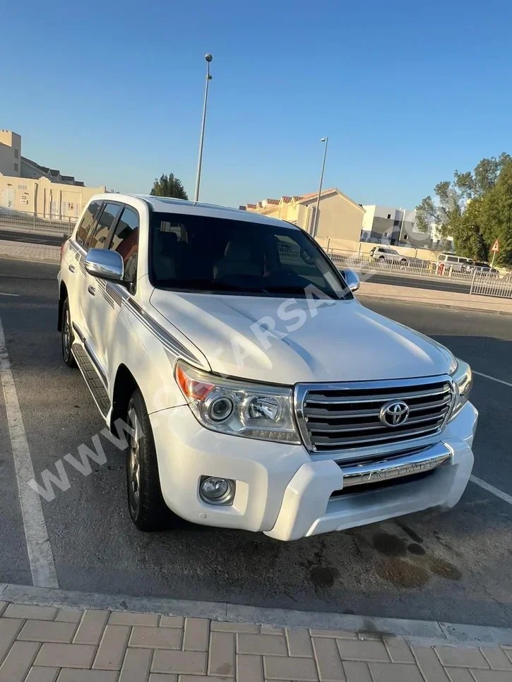 Toyota  Land Cruiser  GXR  2015  Automatic  130,000 Km  8 Cylinder  Four Wheel Drive (4WD)  SUV  White