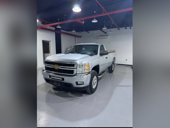 شفروليه  سلفرادو  2500 اتش دي  2013  اوتوماتيك  151,000 كم  8 سلندر  دفع رباعي  بيكب  فضي