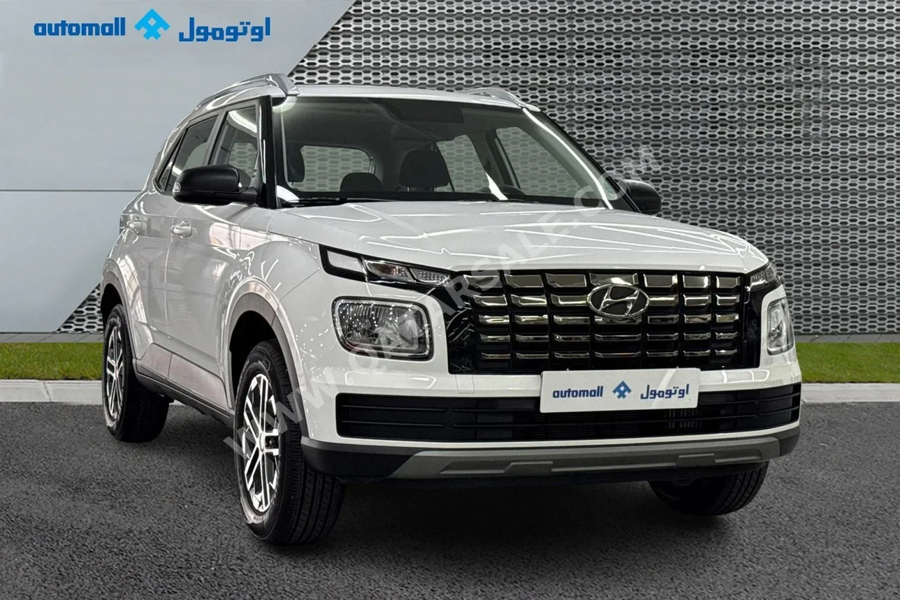 Hyundai  Venue  2025  Automatic  560 Km  4 Cylinder  Front Wheel Drive (FWD)  SUV  White  With Warranty