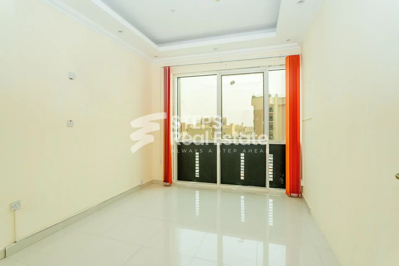 مكاتب تجارية - مفروشة بالكامل  - الدوحة  - أم غويلينة