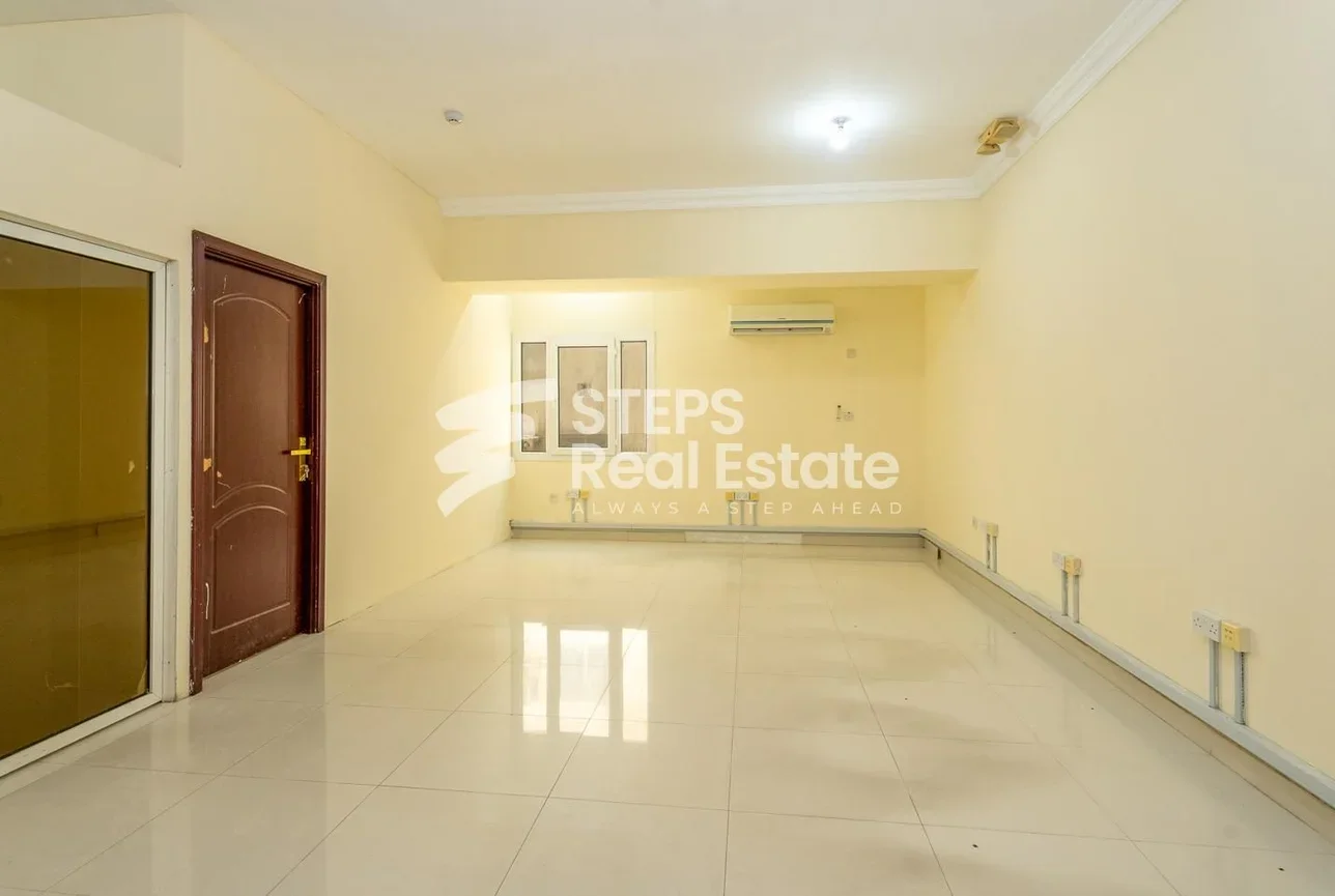 مكاتب تجارية - مفروشة بالكامل  - الدوحة  - أم غويلينة