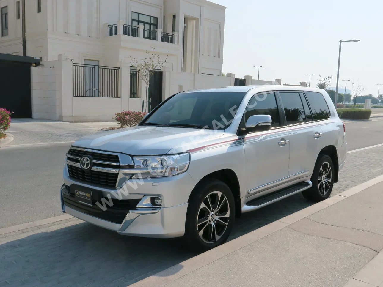 تويوتا  لاند كروزر  جي اكس ار  2009  اوتوماتيك  643,000 كم  8 سلندر  دفع رباعي  اس يو في  فضي
