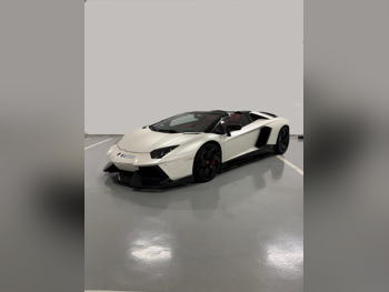Lamborghini  Aventador  Roadster  2015  F-1  31,000 Km  12 Cylinder  Rear Wheel Drive (RWD)  Coupe / Sport  Pearl