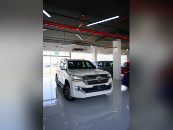 تويوتا  لاند كروزر  في اكس أس  2019  اوتوماتيك  90,000 كم  8 سلندر  دفع رباعي  اس يو في  أبيض