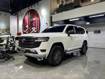 تويوتا  لاند كروزر  جي اكس  2024  اوتوماتيك  59,000 كم  6 سلندر  دفع رباعي  اس يو في  أبيض  تحت الضمان