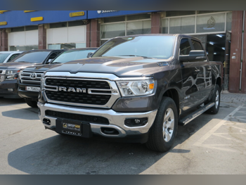دودج  رام  بيغ هورن  2024  اوتوماتيك  35,000 كم  8 سلندر  دفع رباعي  بيكب  رمادي  تحت الضمان