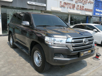 تويوتا  لاند كروزر  جي اكس ار  2018  اوتوماتيك  240,000 كم  6 سلندر  دفع رباعي  اس يو في  رمادي