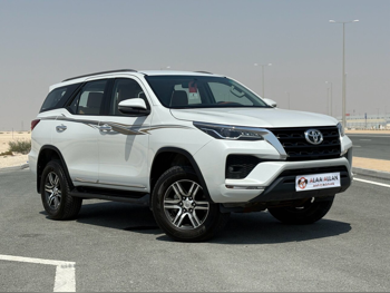 Toyota  4Runner  2023  SMG  43,936 Km  6 Cylinder  Four Wheel Drive (4WD)  SUV  White  With Warranty