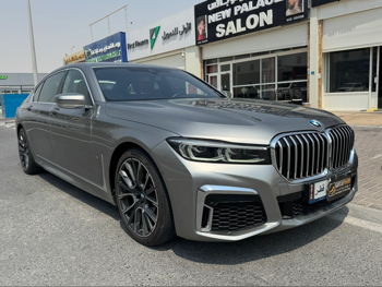 بي ام دبليو  الفئة - السابعة  740 Li  2020  اوتوماتيك  24,000 كم  6 سلندر  دفع خلفي  سيدان  رمادي