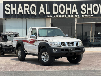 نيسان  بيك أب  2014  اوتوماتيك  126,000 كم  4 سلندر  دفع خلفي  بيكب  أبيض