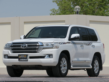 Toyota  Land Cruiser  GXR  2017  Automatic  179,000 Km  8 Cylinder  Four Wheel Drive (4WD)  SUV  White