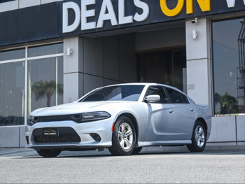 دودج  تشارجر  2019  اوتوماتيك  105,000 كم  6 سلندر  دفع خلفي  سيدان  فضي