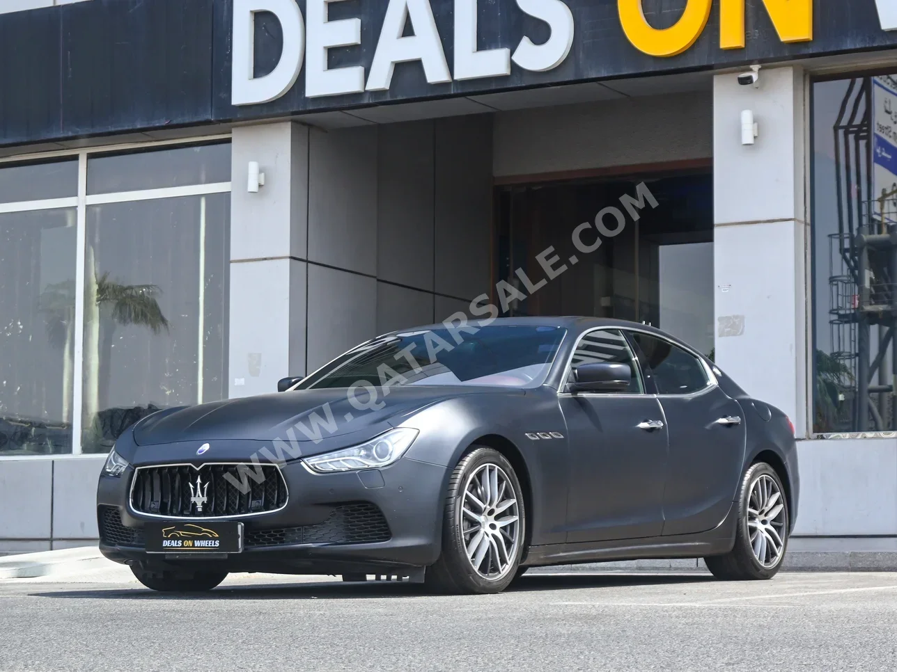 مزاراتي  جيبلي  2016  اوتوماتيك  94,000 كم  6 سلندر  دفع خلفي  سيدان  اسود مطفي