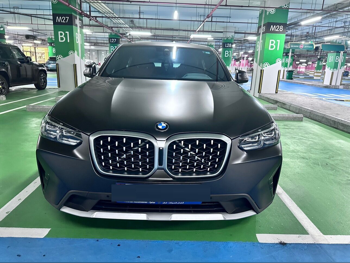 بي ام دبليو  الفئة - اكس  اكس 4  2024  اوتوماتيك  12,000 كم  4 سلندر  دفع رباعي  اس يو في  رمادي غامق  تحت الضمان