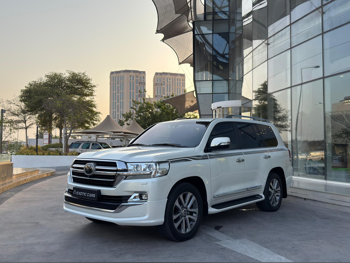 تويوتا  لاند كروزر  في اكس أس  2019  اوتوماتيك  59,000 كم  8 سلندر  دفع رباعي  اس يو في  أبيض