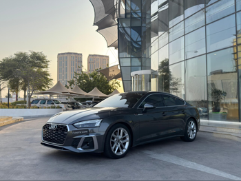 اودي  أي 5  اس لاين  2022  اوتوماتيك  20,000 كم  6 سلندر  دفع خلفي  سيدان  رمادي  تحت الضمان