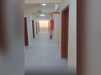 سكن عمال الريان  المنطقة الصناعية  50 غرف نوم  يشمل الماء والكهرباء