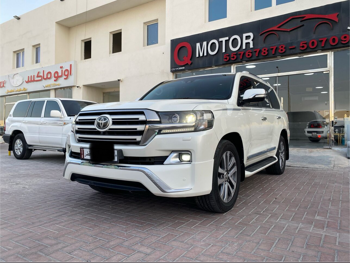 تويوتا  لاند كروزر  في اكس أس  2017  اوتوماتيك  425,000 كم  8 سلندر  دفع رباعي  اس يو في  أبيض