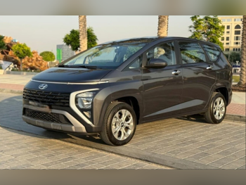 هيونداي  ستاريا  4 سلندر  فان  أبيض  2025