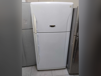 ثلاجة بفريزر علوي  - أبيض
